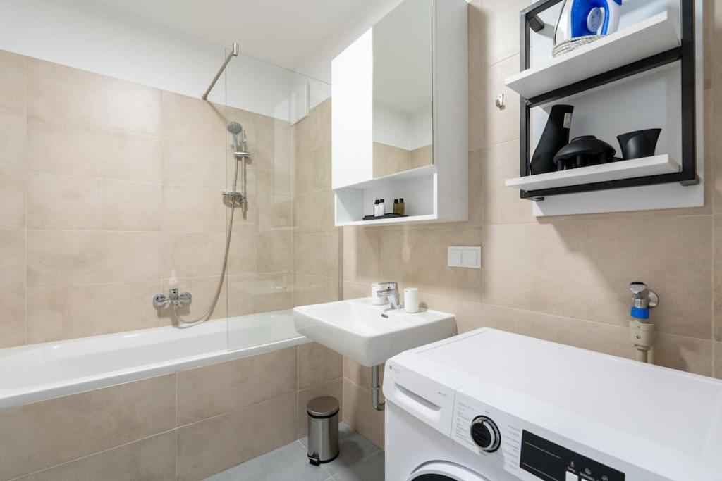 Urban 1Br Retreat, Easy City Link By Hm Wien Exteriör bild