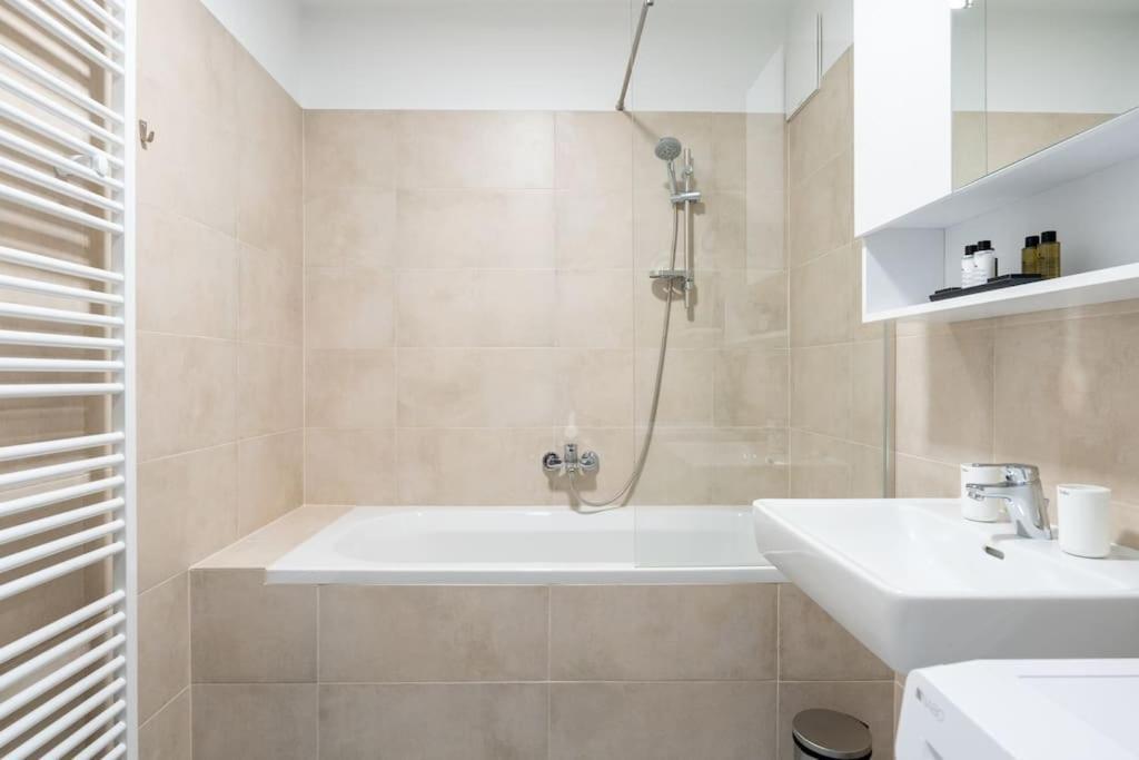 Urban 1Br Retreat, Easy City Link By Hm Wien Exteriör bild